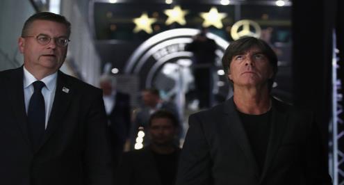 تصاعُد الضغوط على لوف وشبح الخروج من "روسيا 2018" لايزال يلازم ألمانيا